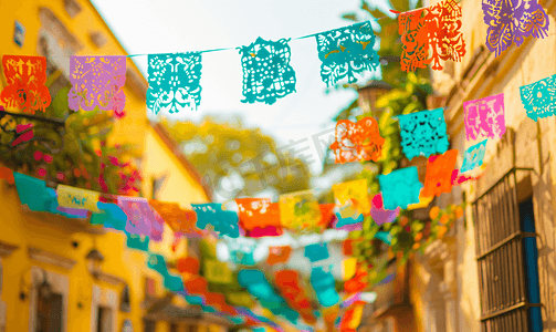 墨西哥街头在亡灵节用纸做装饰