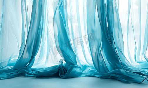 孤立的青色窗帘