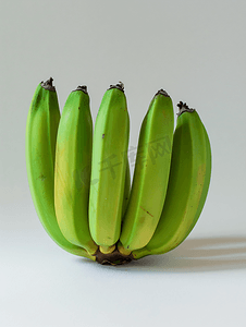 一串绿色生香蕉