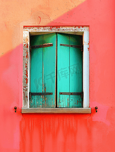 酒具和茶具建筑摄影照片_意大利布拉诺岛建筑色彩缤纷的正面的传统窗户