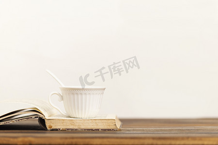 一杯咖啡休闲文艺风格图片