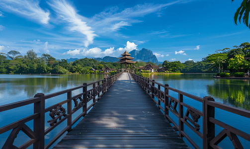 横跨古晋湖的木桥至砂拉越文化村