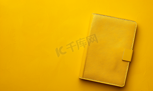 黄色皮革笔记本封面