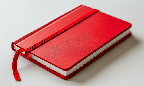 带红色松紧带的红色笔记本