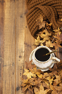 文艺午后咖啡摄影照片_咖啡落叶秋天秋季文艺素材