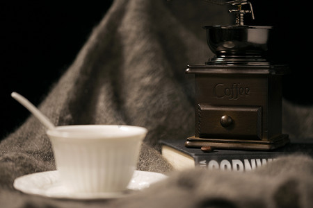 一杯咖啡与咖啡机文艺温暖图片