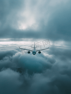 客机在高空多云天气现代航空