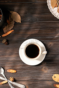 一杯咖啡秋天温暖光影背景