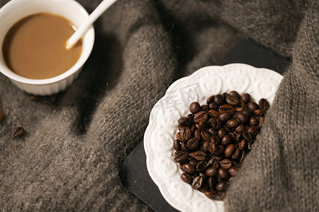 咖啡咖啡豆温暖光影秋天海报