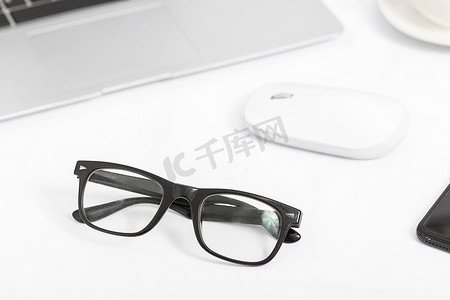 黑框眼镜创意简约办公学习