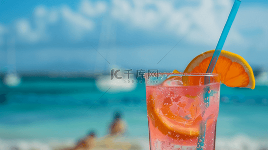 夏日海边沙滩上的一杯冷饮果汁饮料3素材