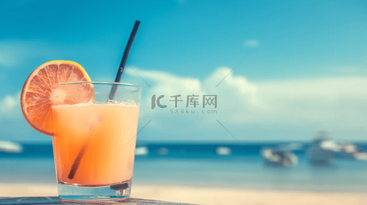 夏日海边沙滩上的一杯冷饮果汁饮料图片