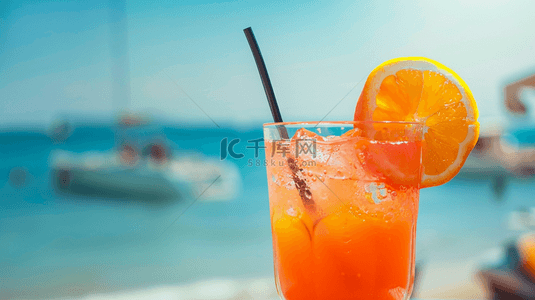 杯果汁背景图片_夏日海边沙滩上的一杯冷饮果汁饮料背景素材