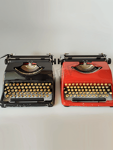 旧老式打字机红色和黑色两种颜色