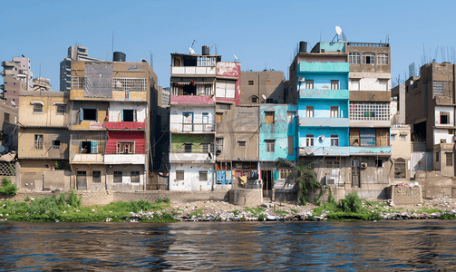 埃及开罗尼罗河畔的贫民窟