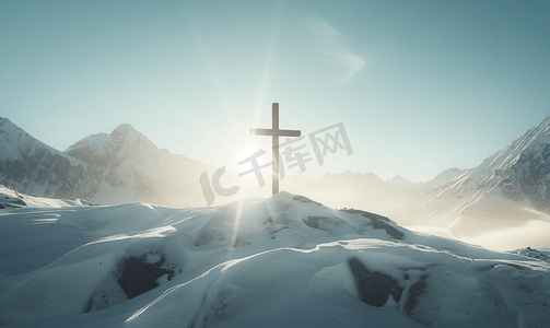 徒步摄影照片_全景山峰与十字架