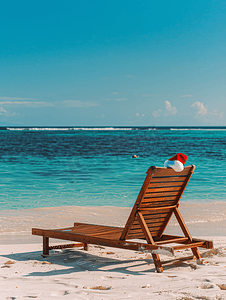 热带白色沙滩和碧绿海水上的带红色圣诞帽的太阳椅躺椅