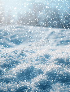蓝色主题背景摄影照片_空旷的白雪与降雪冬季自然圣诞背景