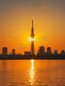 从水上看日落时的东京天际线