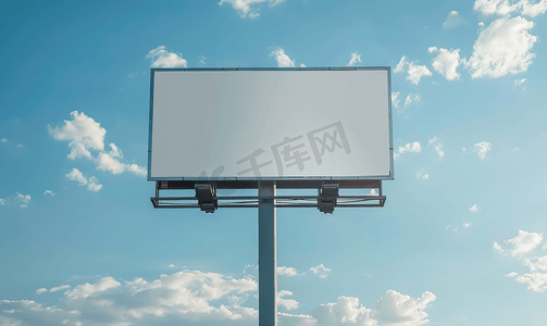 海报海报设计摄影照片_具有高速公路背景剪切路径的模拟灰色屏幕的户外杆广告牌