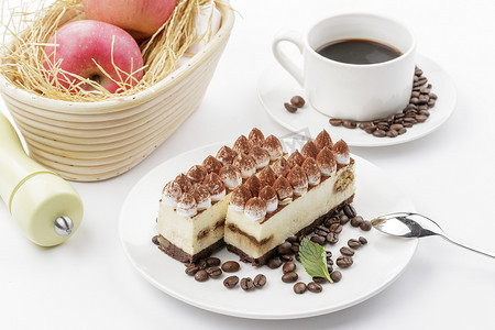 奶酪背景摄影照片_奶油巧克力撒粉慕斯蛋糕摆放在白色背景上