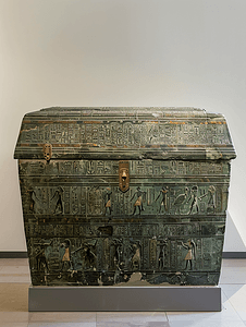 带文字的古董希腊石棺