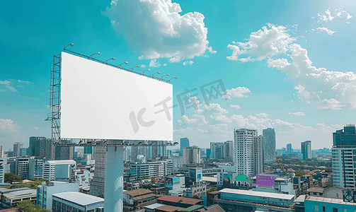 放假公告国庆摄影照片_蓝天背景建筑物上模拟白色背景广告牌和剪切路径