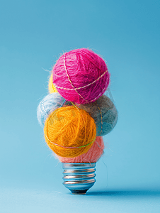用电线做灯泡的彩色羊毛球创意与创意的概念