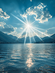 阳光照射下来的高山湖泊