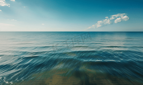 波罗的海水面的顶视图平静的海浪