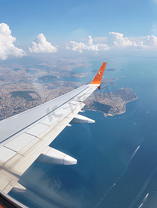 从飞过土耳其的飞机窗户看到的土耳其的原始景色
