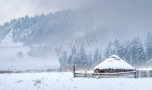 冬季雾山中的蒙古包照片贺卡