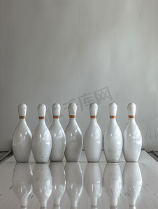 分数动图摄影照片_保龄球道上的十个白瓶