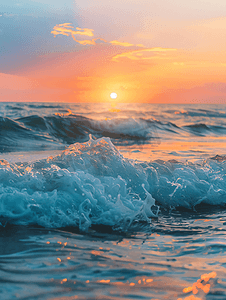 海浪碰撞产生的海上彩色日落自然构图