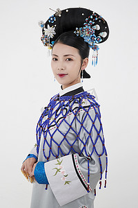 清朝商贩摄影照片_白色背景下的清代女性古装造型清朝古装