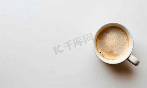 矢量咖啡馆摄影照片_白色背景中的白色咖啡杯