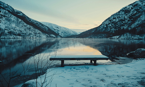 冬季田园诗摄影照片_挪威休息区的冰湖