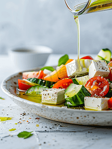 白色纹理希腊沙拉美味食物的概念