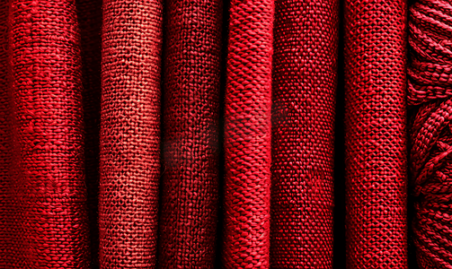 不同色调的针织面料纹理背景布红卷的特写