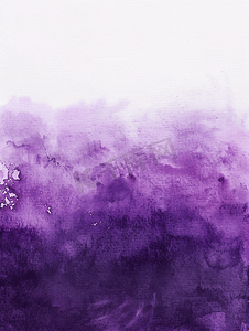 白皮书背景上的紫色抽象水彩纹理