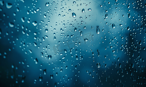 玻璃窗纹理背景雨季上的雨滴