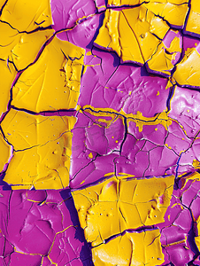 鲜亮的紫色和黄色油漆裂纹纹理设计的特写