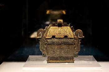 青銅方尊 青銅方尊 青銅方鼎及び俎蓋 Rectangular cauldron (Fangding