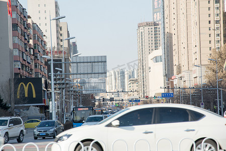 城市中心冬天路口