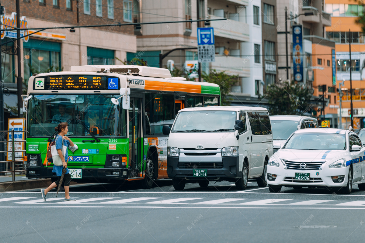 日本街头的豪车并没有那么多，但是有一点值得中国老司机学习