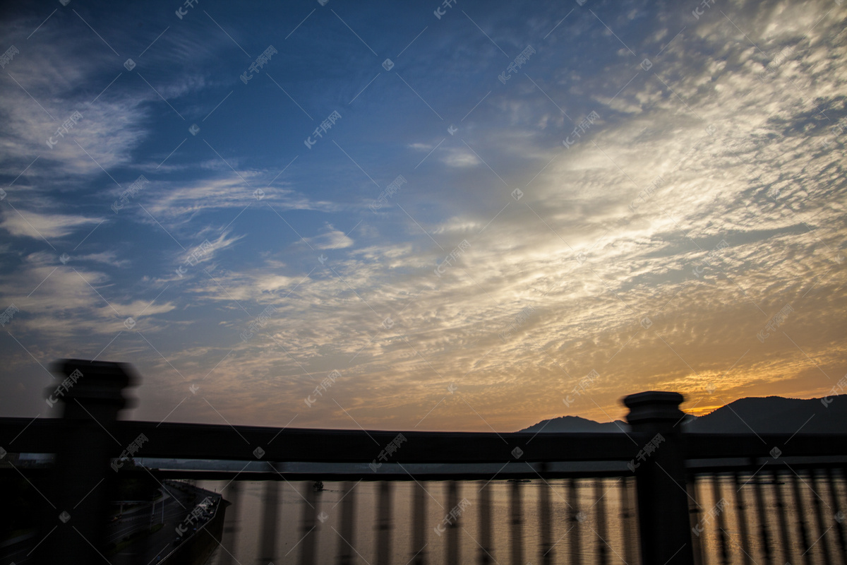 夜晚大海星空,湖面星空,窗外星空_大山谷图库