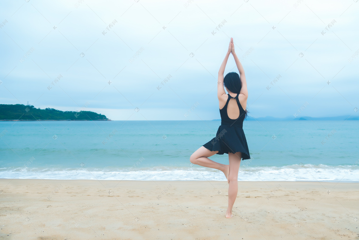 白底女人练瑜伽图片下载 - 觅知网