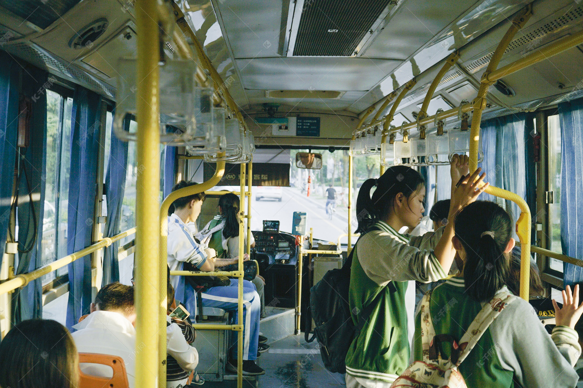 独家视频丨乘延安路中运量公交71路是一种怎样的体验？小文带你去感受一下-搜狐
