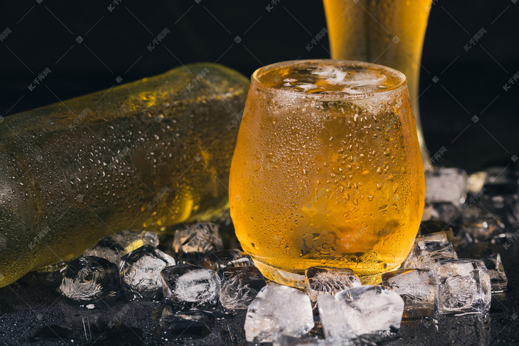 冰镇啤酒摄影图高清摄影大图-千库网