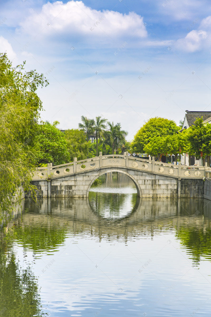 水乡古镇石拱桥摄影图